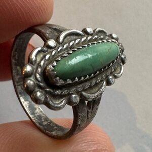 925 Sterling silver green stone vintage ring